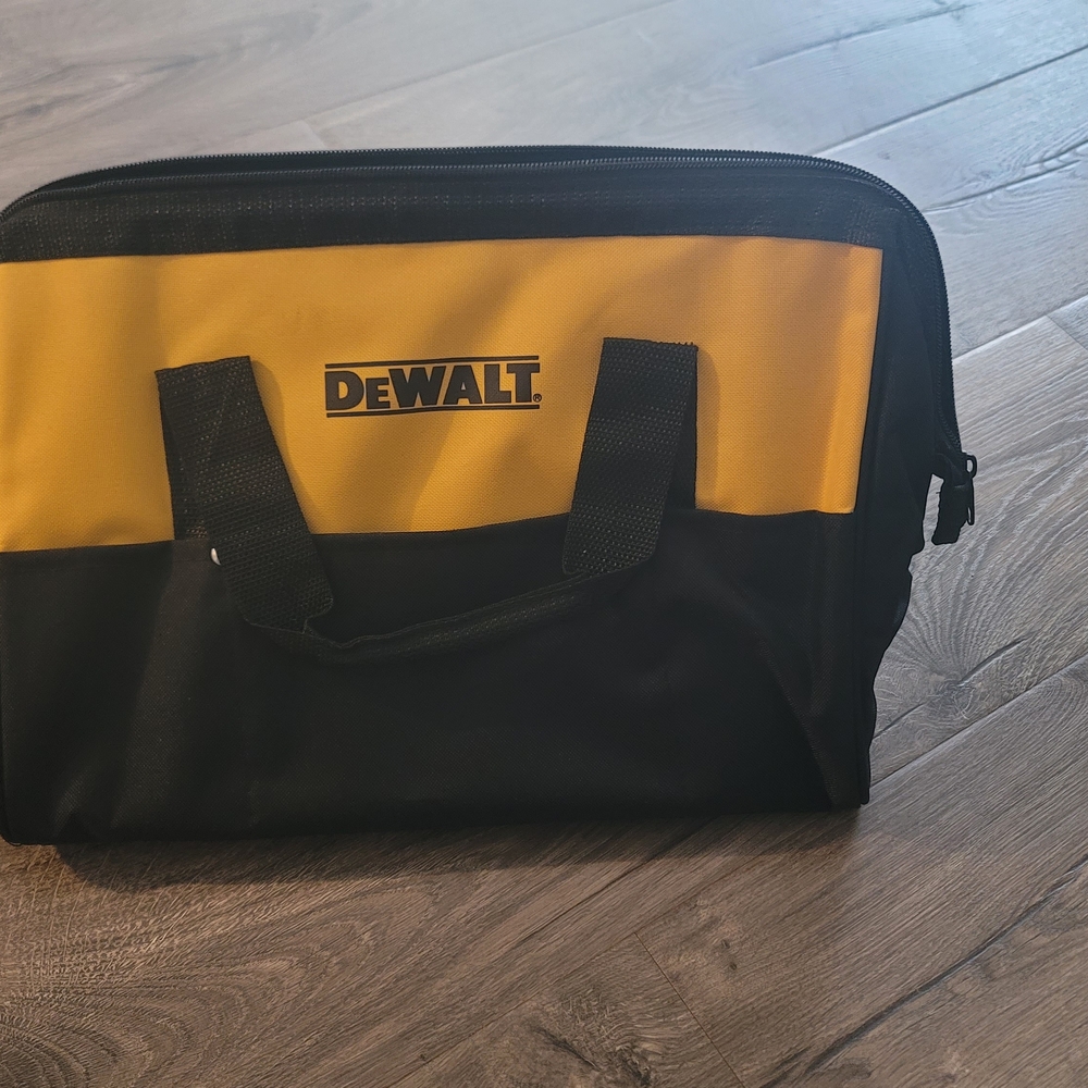 Dewalt Tool Bag, 9"×14". Medium.